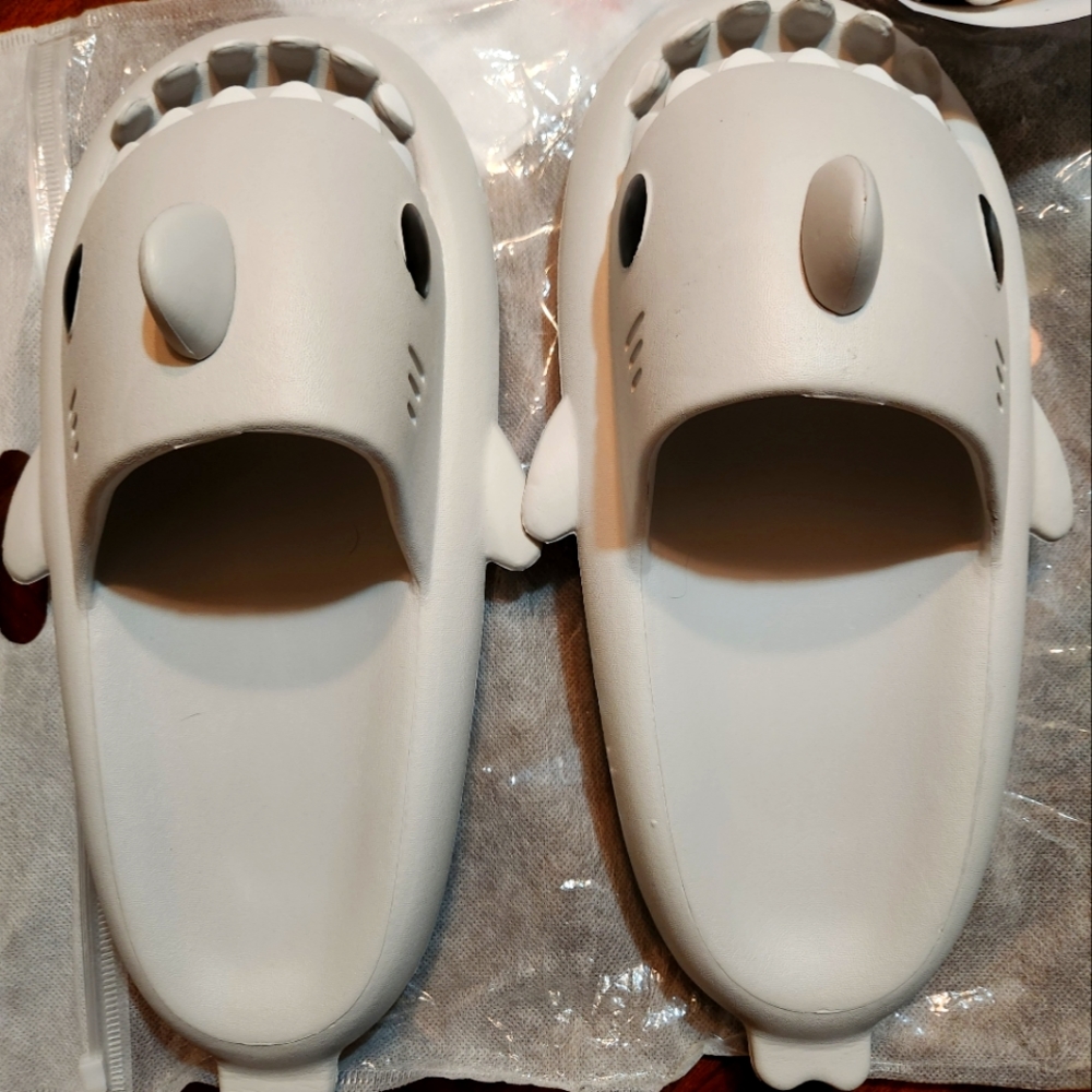 Shark Slides- size 14/15
